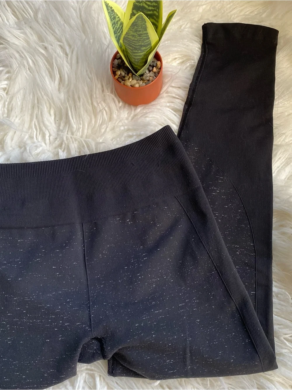 Lululemon Black Speckled High-Waist Leggings Womans Size 10 EUC